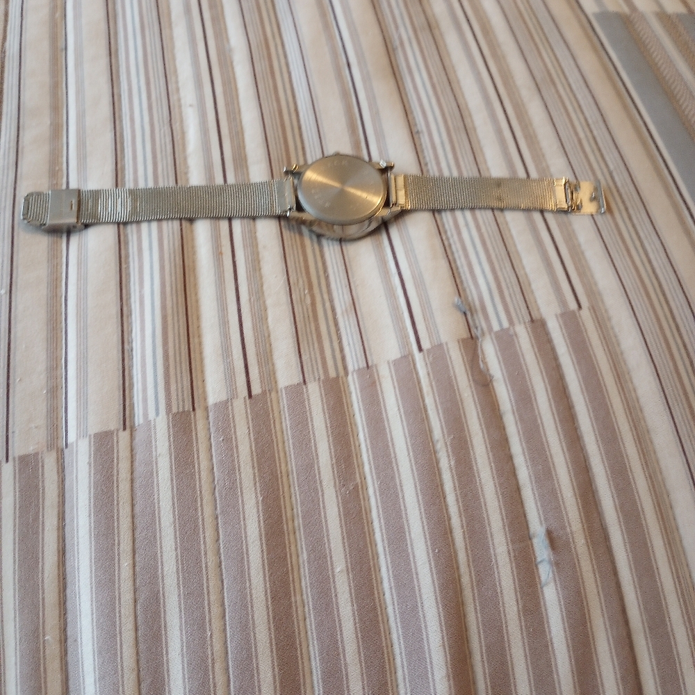 Hello Kitty Silver Mesh Watch - Picture 4 of 6